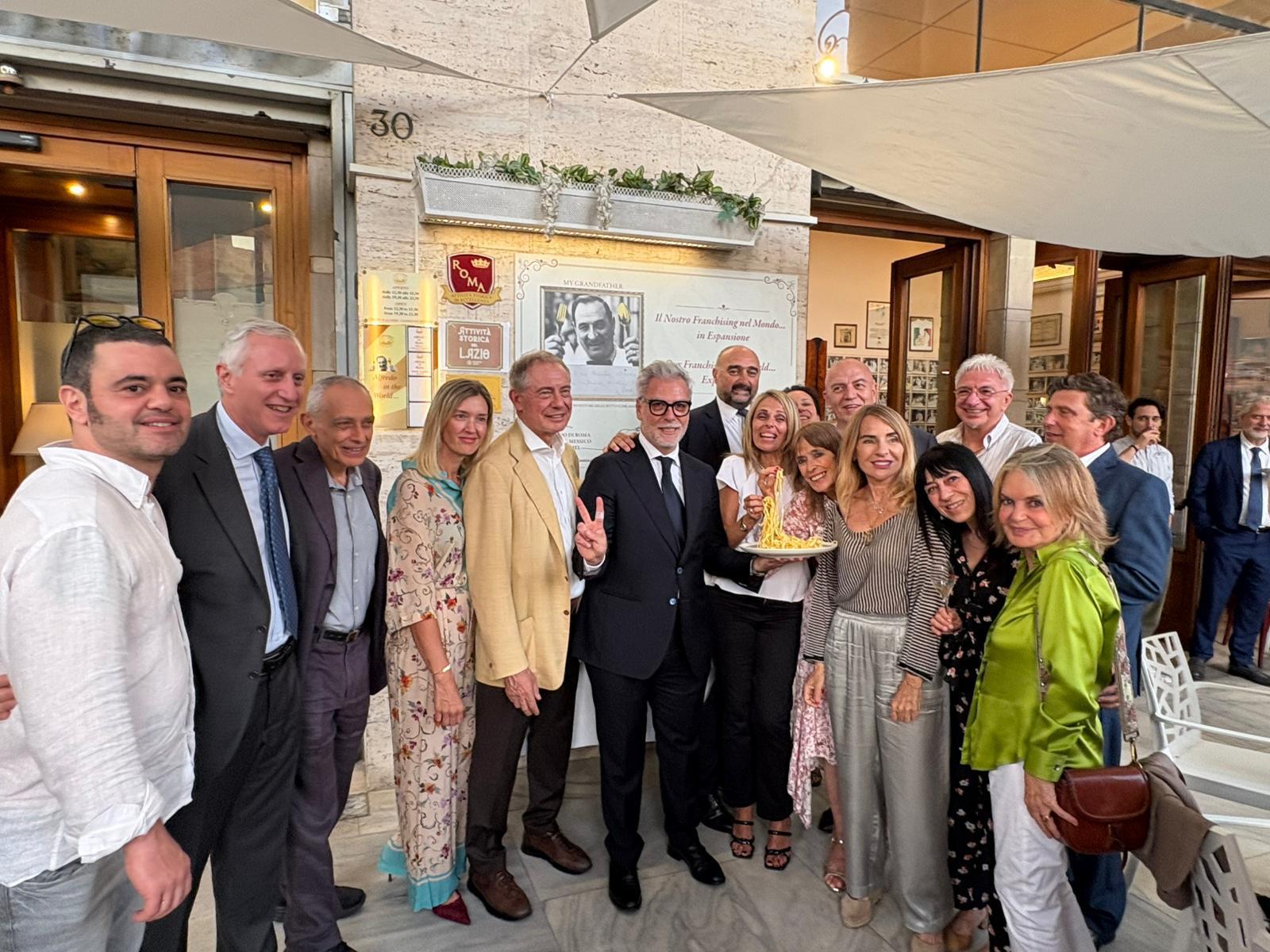 Ristorante ‘Il vero Alfredo’ resta a piazza Augusto Imperatore, Fdi: “Vittoria storica per Roma”