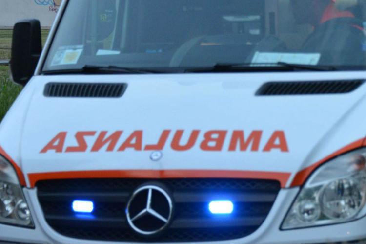 Scontro tra tre auto sulla Pontina, un morto e 5 feriti a Latina: grave neonato