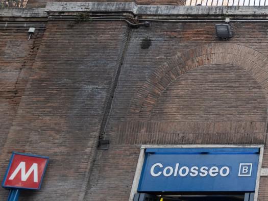 Roma, Osservatorio Israele denuncia: “Presidente colpito da un pugno sulla metro B”