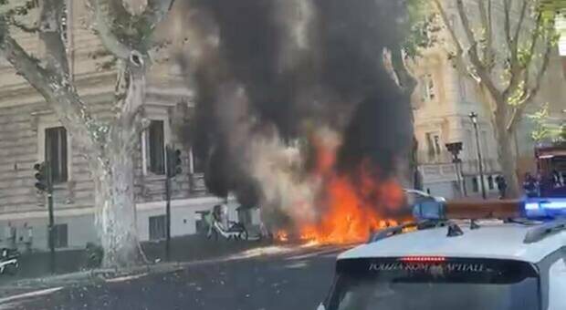 Incendio sul Lungotevere: Roma paralizzata tra fiamme e traffico in tilt