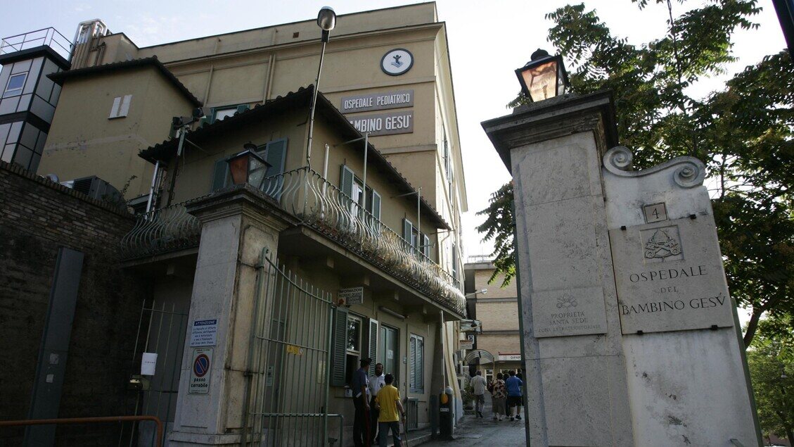 Tragedia a Ferentino: bimbo di 8 anni cade dal balcone e lotta tra la vita e la morte