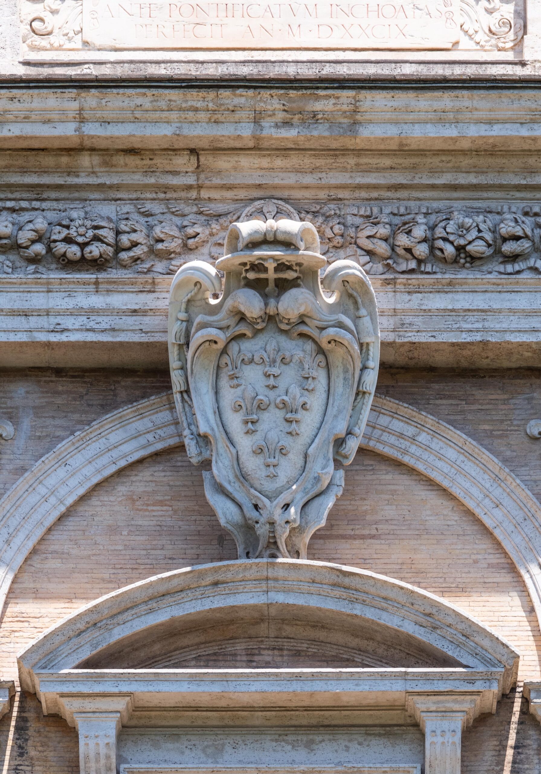 Palazzo Farnese torna a splendere, concluso il cantiere per il restauro delle facciate e dei tetti