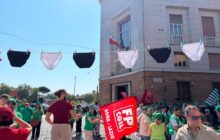 Lavoratori sanità privata e Rsa in presidio per il contratto: “Ci avete lasciato in mutande”