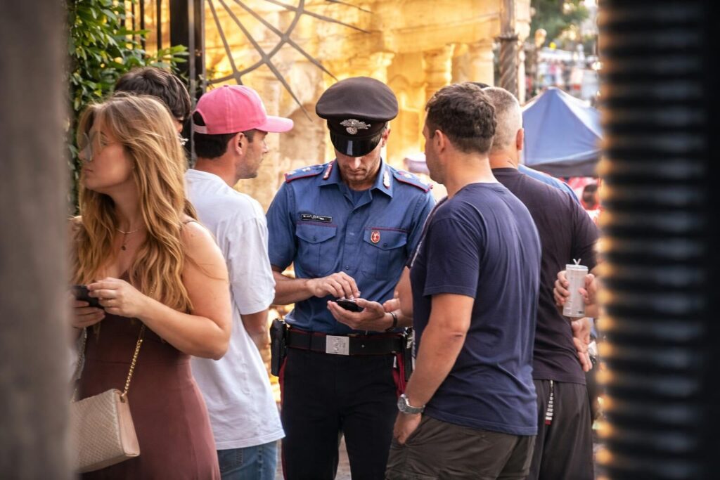 A Roma i ladri si evolvono: come il ‘maranza’ sfrutta il caos per colpire