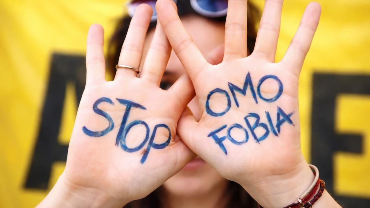 Aggressione al Pigneto: una gomitata alla comunità LGBTQ+ e il silenzio istituzionale