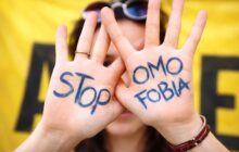 Aggressione al Pigneto: una gomitata alla comunità LGBTQ+ e il silenzio istituzionale