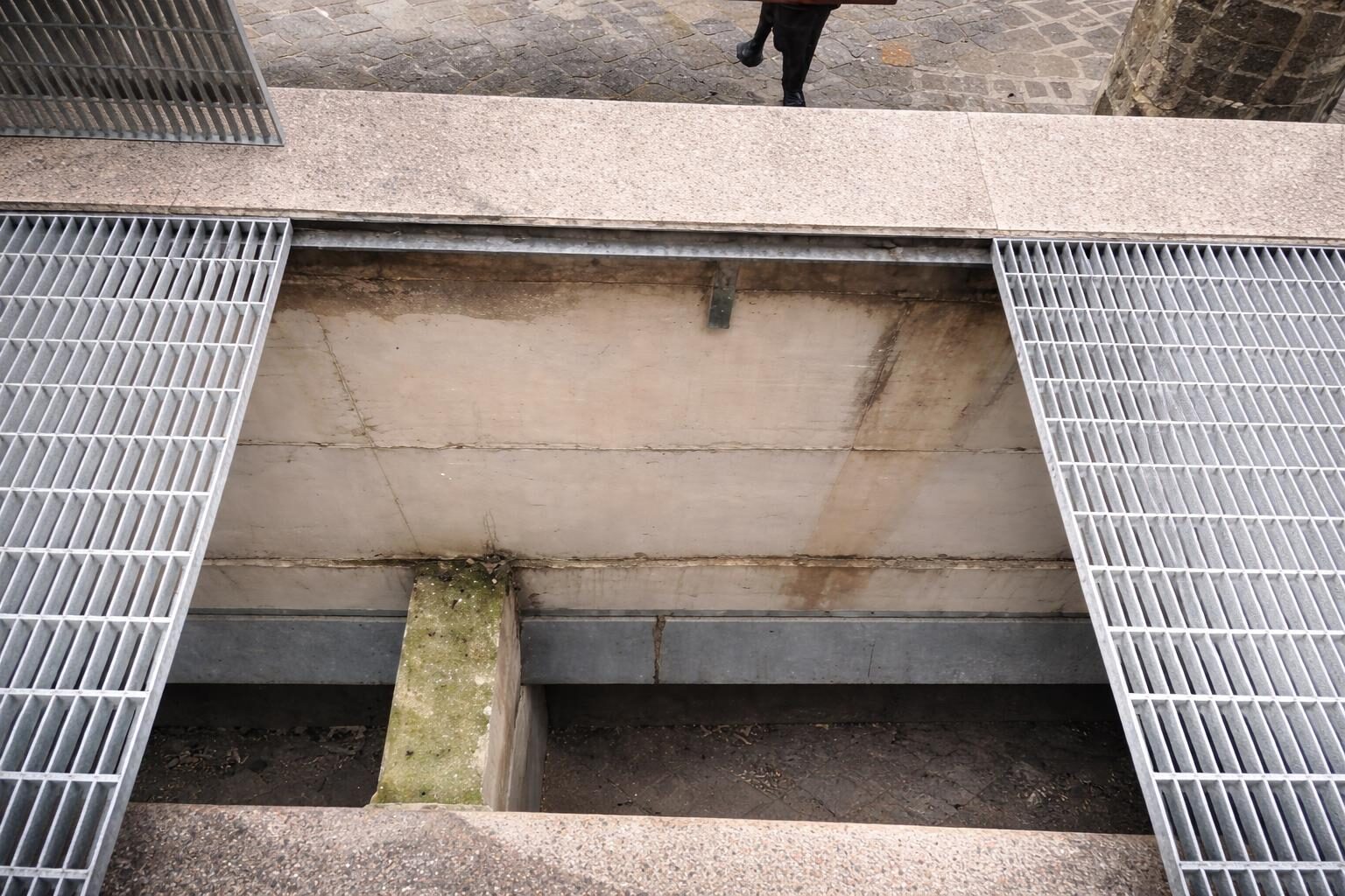 Bastogi: incidente grave con grata malfunzionante, serve un risveglio sulla sicurezza urbana