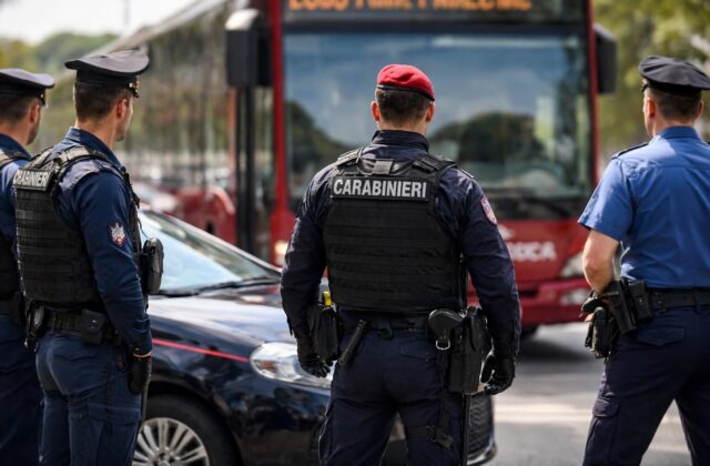 Blitz Antidroga a Roma: Operazioni Spettacolari o Soluzioni Illusorie?