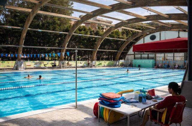 Botticelle in crisi e piscine per sole donne: Roma tra tradizione e modernità, ma a quale prezzo?