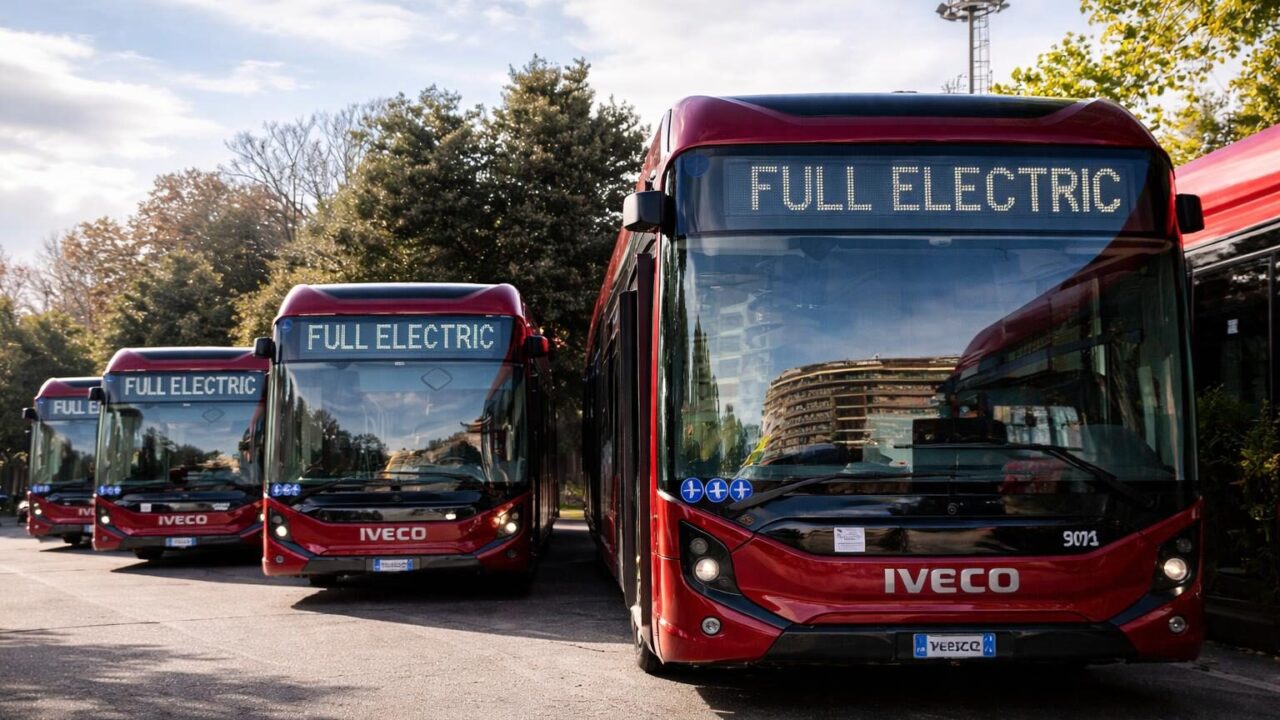 Bus elettrici e furti di scooter: Roma tra innovazione e insicurezza