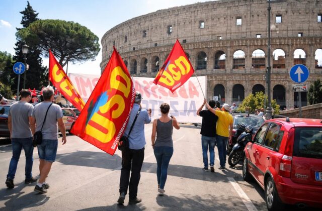Caldo insopportabile a Roma: Colosseo in crisi e turisti sfruttati. Che fine hanno fatto le istituzioni?