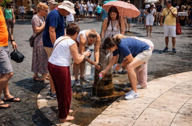Caldo torrido e caos in strada: Roma sotto assedio nel weekend da bollino nero