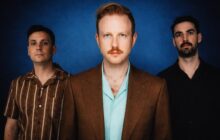 Due Door Cinema Club: Un Concerto di Riflessione in Tempi di Lutto
