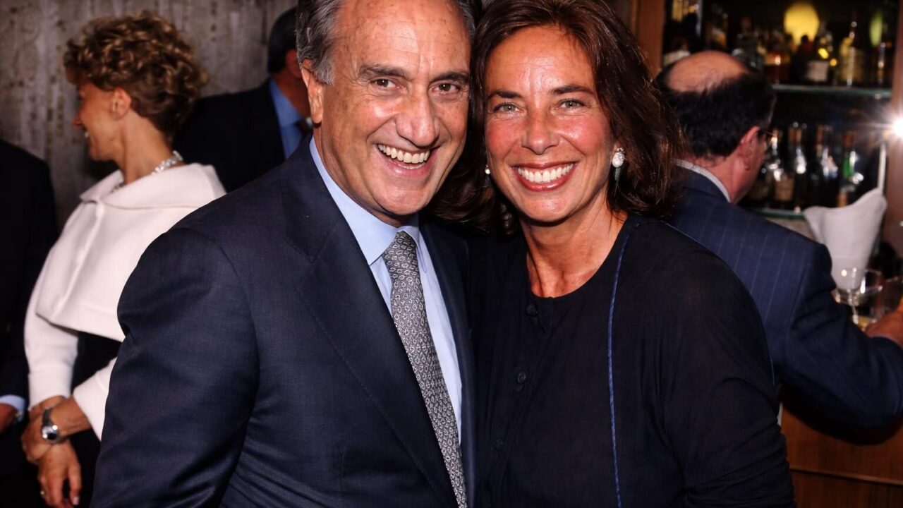 Eredità di Emilio Fede: La Guerra Fra Simona e Sveva per un Patrimonio da Milioni