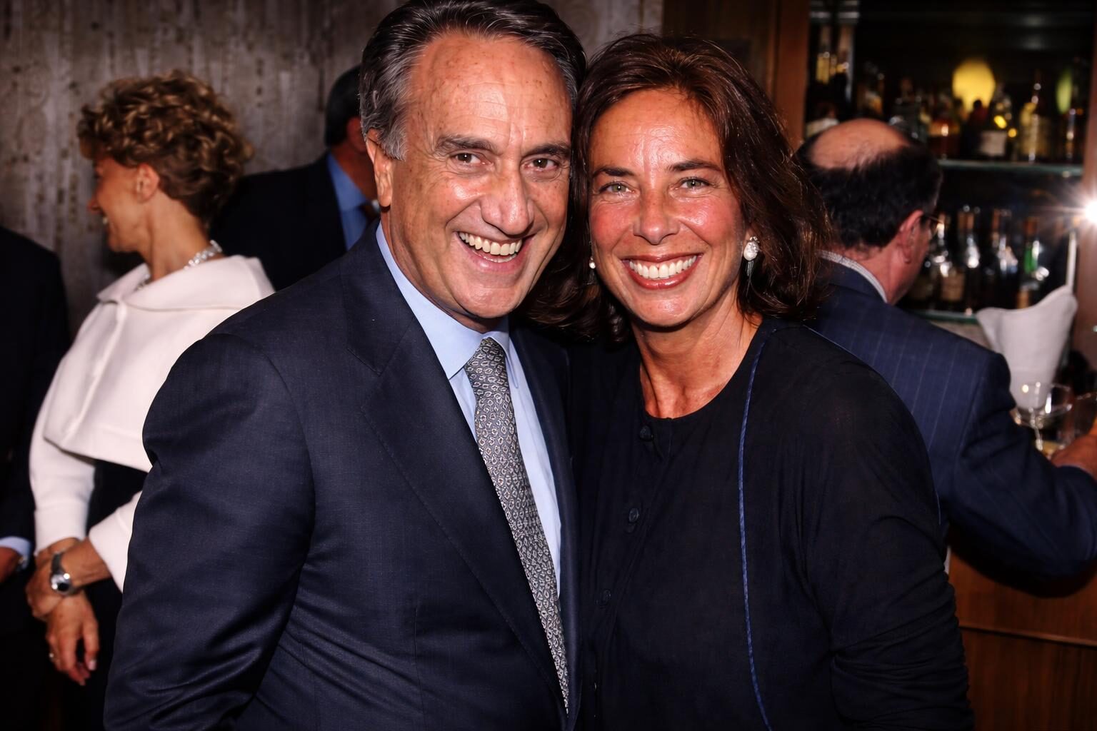 Eredità di Emilio Fede: La Guerra Fra Simona e Sveva per un Patrimonio da Milioni