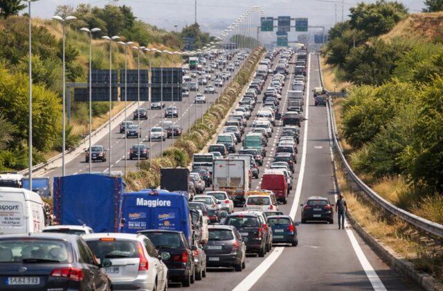 Esodo estivo a Roma: caos stradale e costi alle stelle nel cuore dell’estate