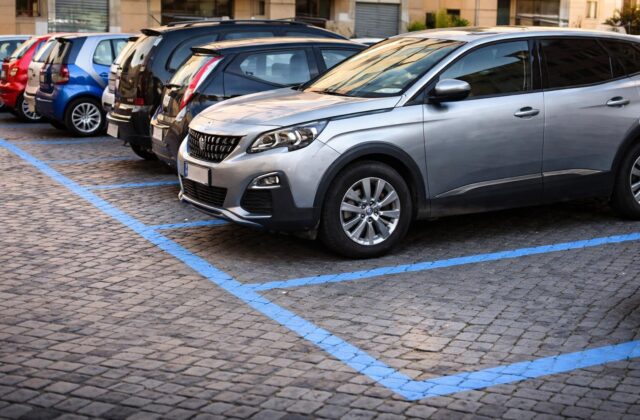 Fiumicino e Fregene: strisce blu che cambiano la mobilità e il commercio