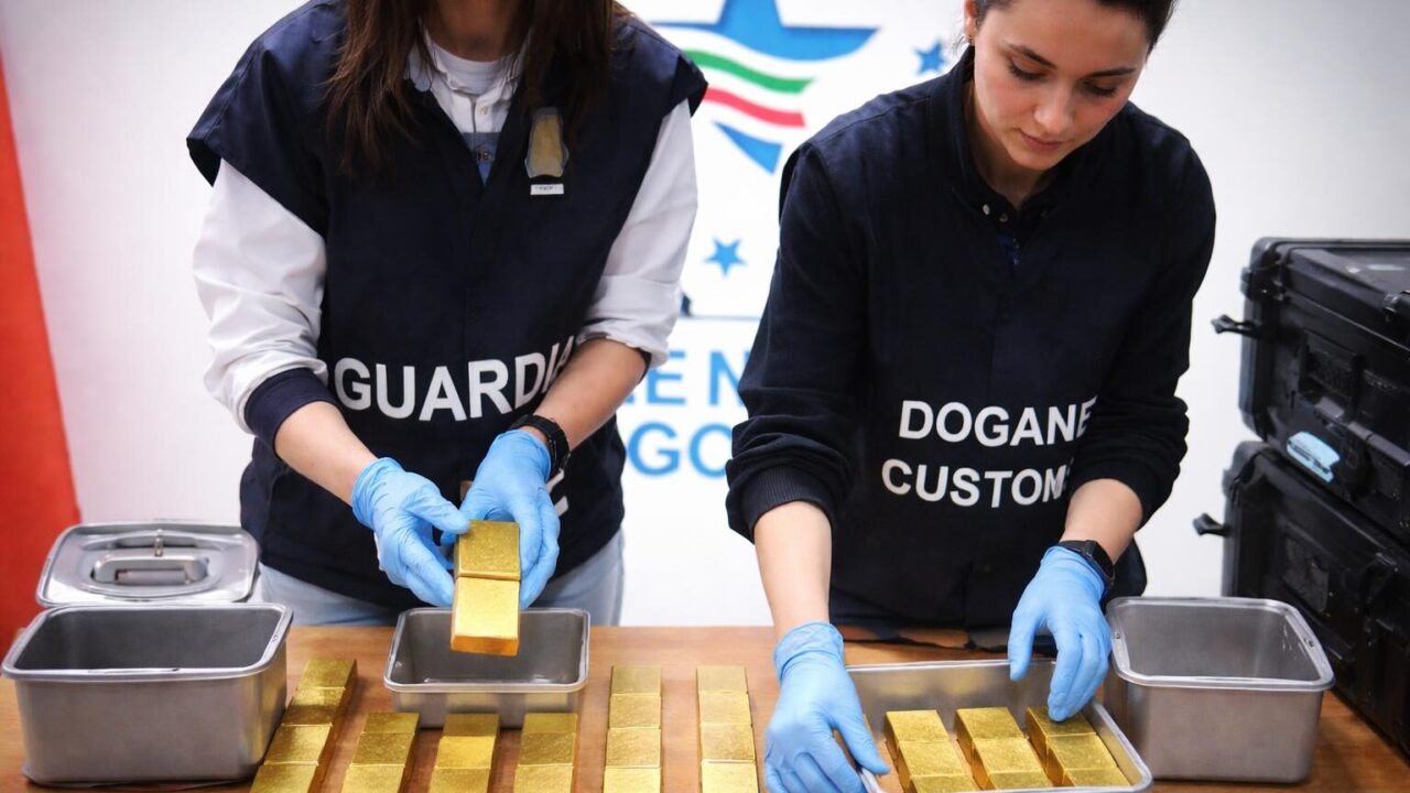 Fiumicino: sequestro shock di 62 chili d’oro, cosa si nasconde dietro?