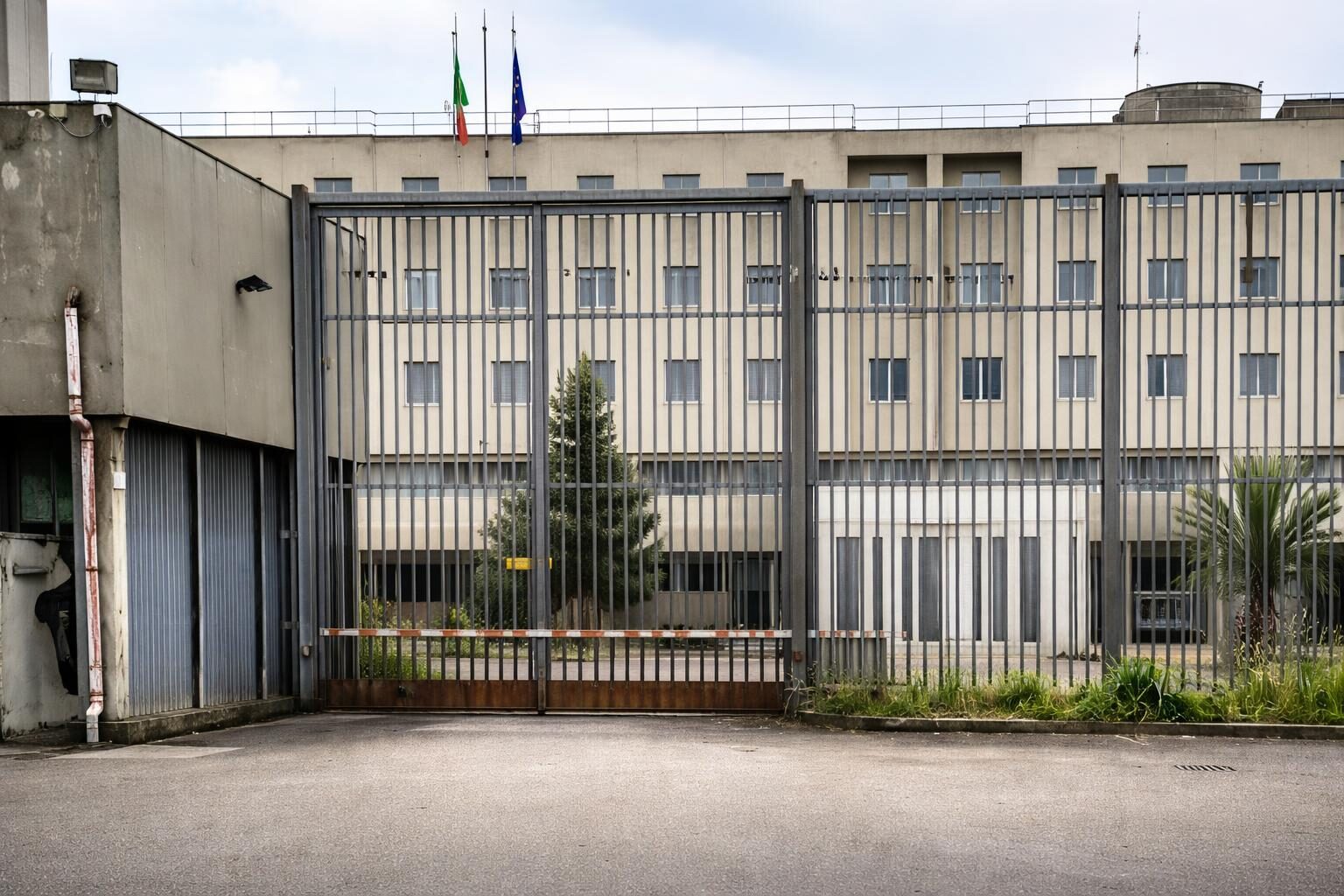 Fumo e paura: incendio nel carcere di Mammagialla, 20 detenuti intossicati