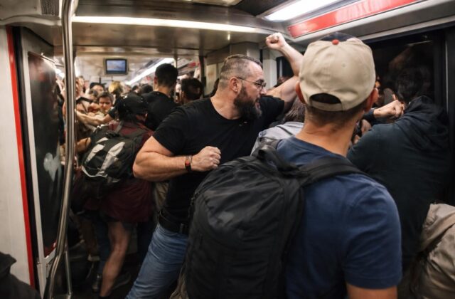 Giustizia o violenza? L’inquietante episodio dei borseggiatori picchiati sulla metro di Roma