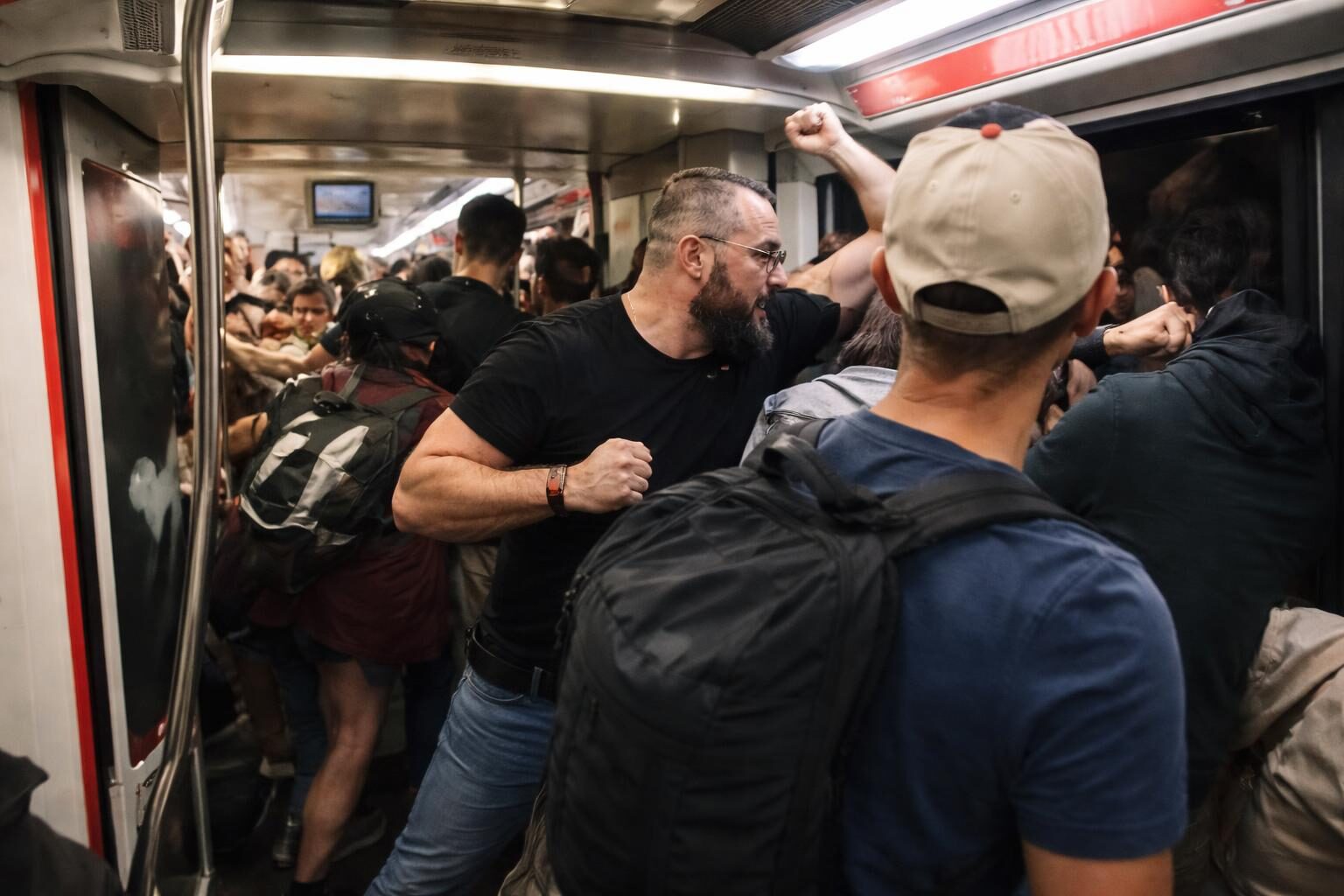 Giustizia o violenza? L’inquietante episodio dei borseggiatori picchiati sulla metro di Roma