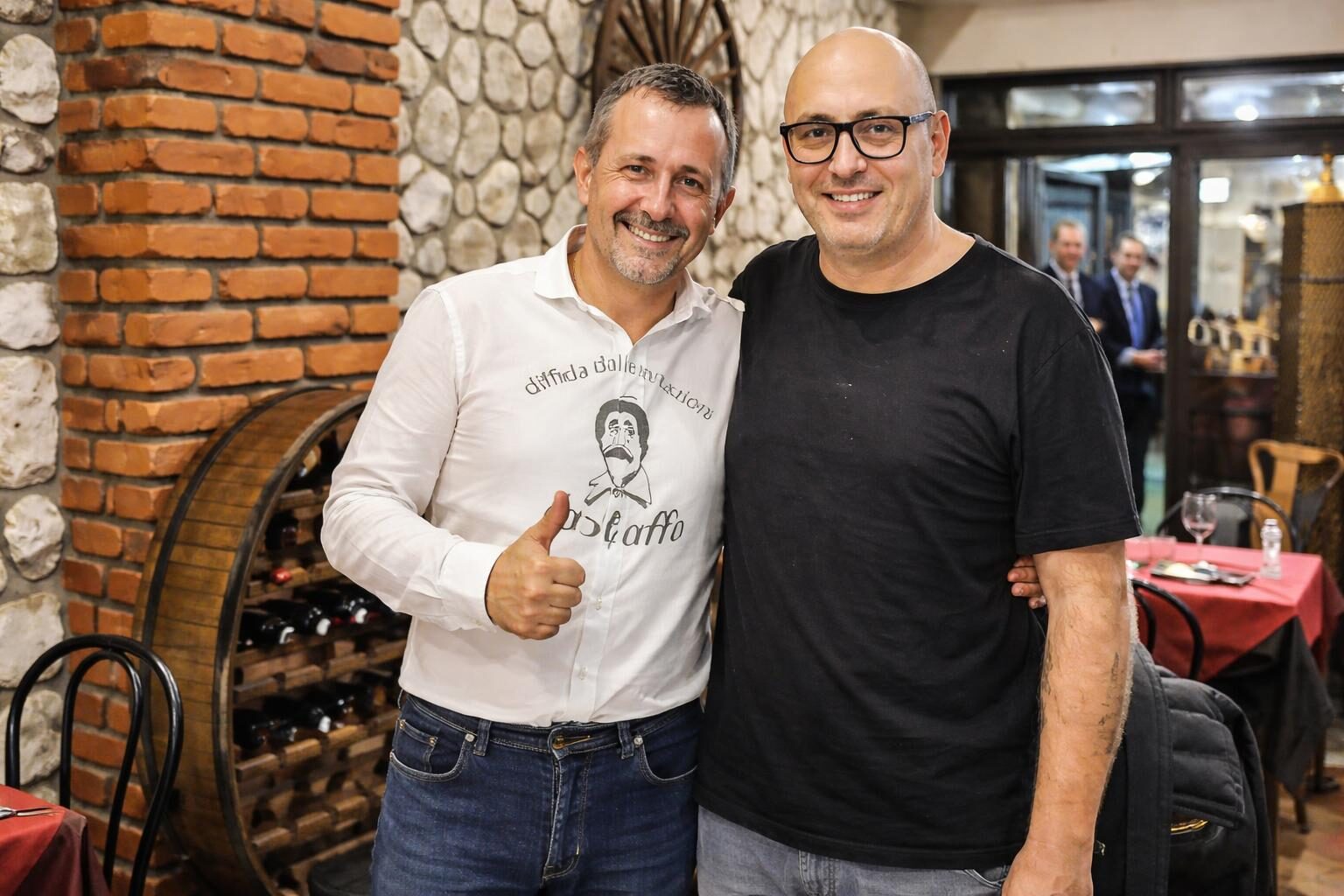 Il Caso Delmastro e le Chat Ignorate: La Trasparenza Scomparsa dalle Istituzioni