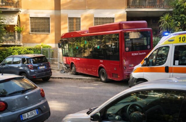 Incidente in via Cassia: paura e interrogativi sulla sicurezza dei mezzi pubblici a Roma