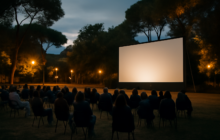 L’arena improvvisata nei parchi: quando il cinema diventa rituale di quartiere