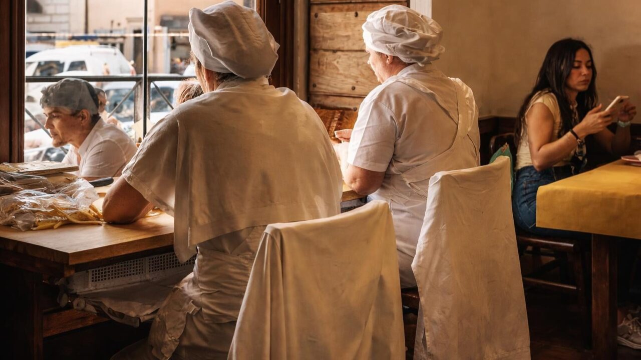 Nonne della pasta: tradizione o marketing? Roma tra folklore e realtà