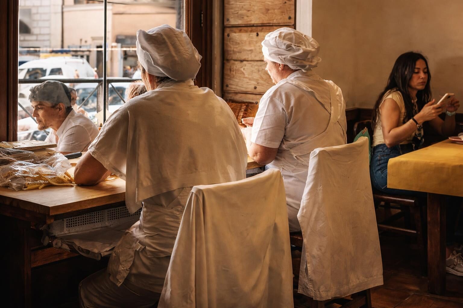 Nonne della pasta: tradizione o marketing? Roma tra folklore e realtà