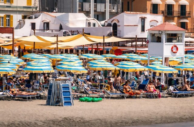 Ombrelloni e spaghetti: il prezzo dell’estate romana è un salasso