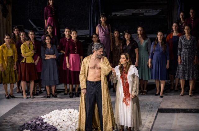 Ostia Antica: il Teatro come Luce in Tempi di Crisi Sociale