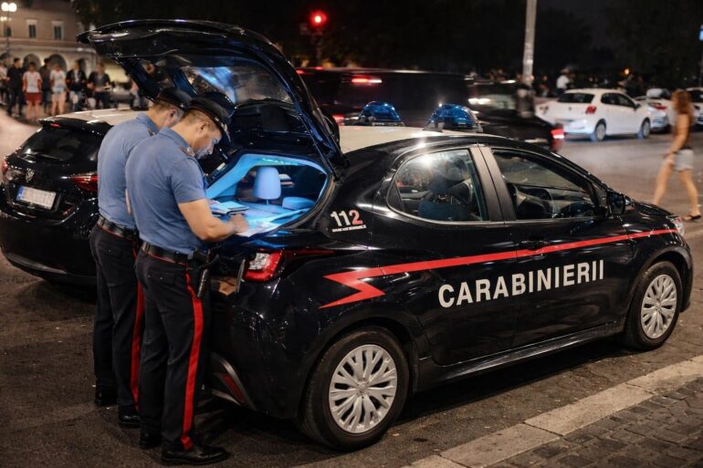 Padre accoltella il figlio a Tivoli: l’ombra della violenza domestica