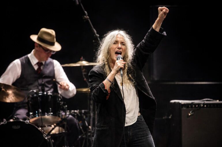 Patti Smith a Roma: un omaggio a Pasolini e una chiamata alla rivoluzione sociale
