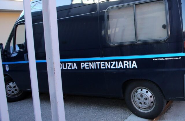 Viterbo, detenuto uccide a coltellate compagno di cella