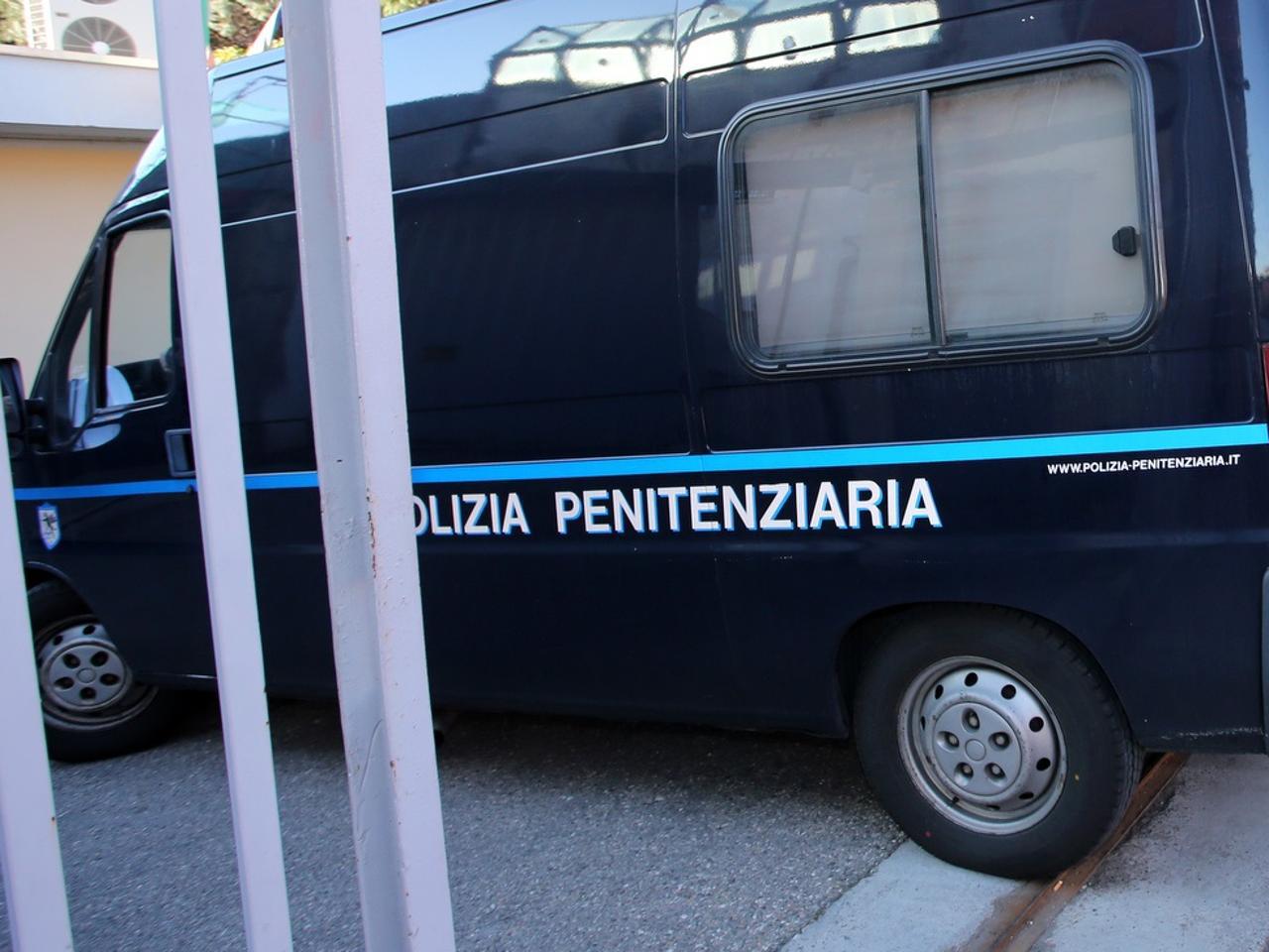 Viterbo, detenuto uccide a coltellate compagno di cella