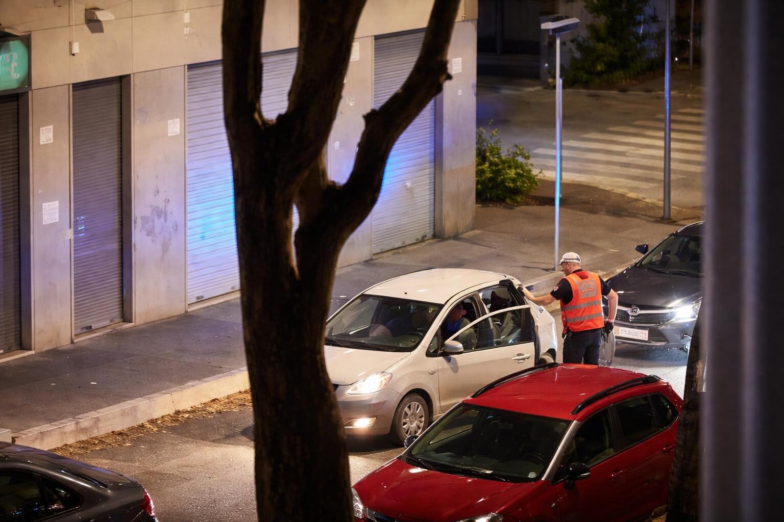 Quattro carabinieri sospesi per falso: il video che smonta la loro versione