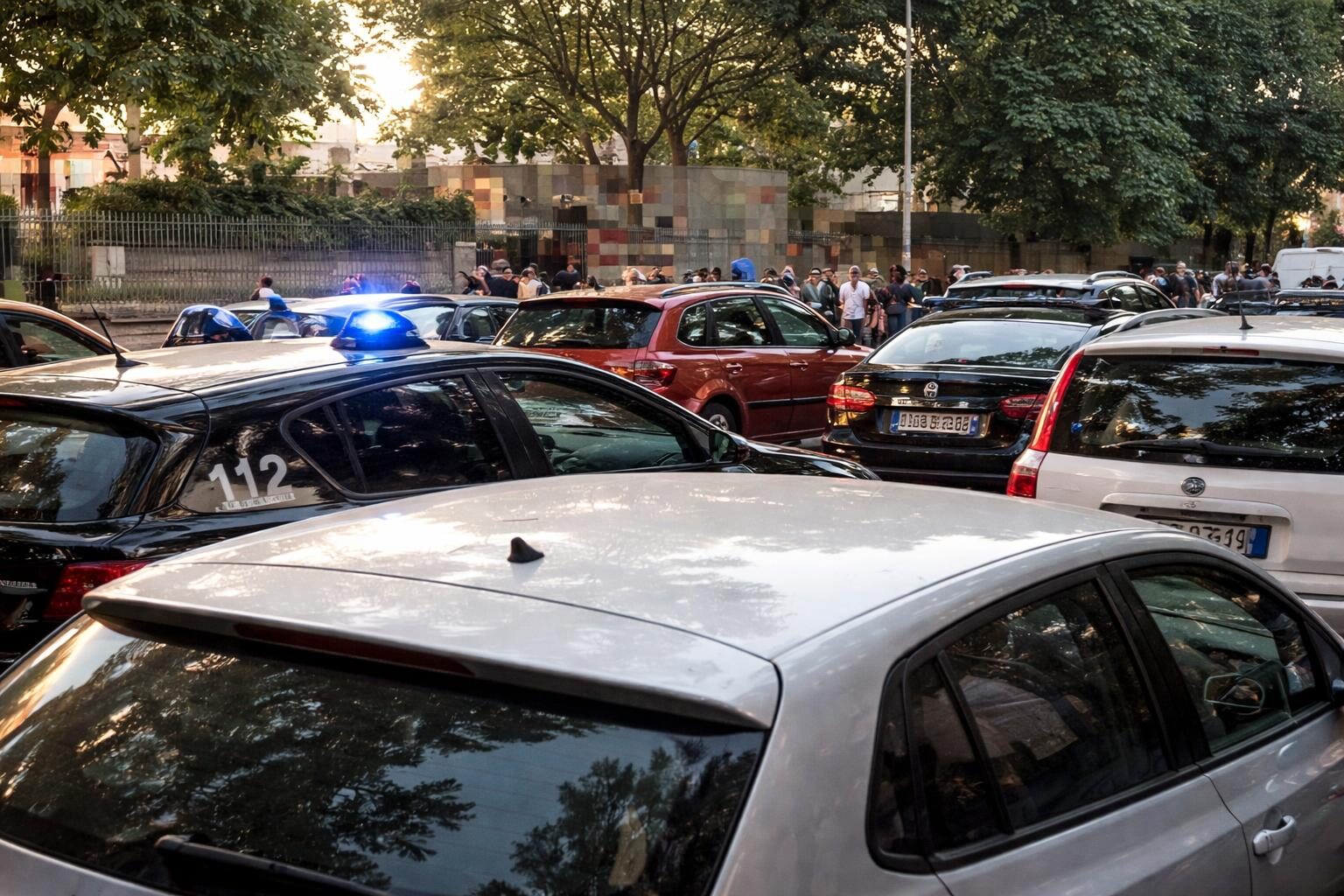 Roma in allerta: attimi di panico in un bar, la violenza torna a colpire