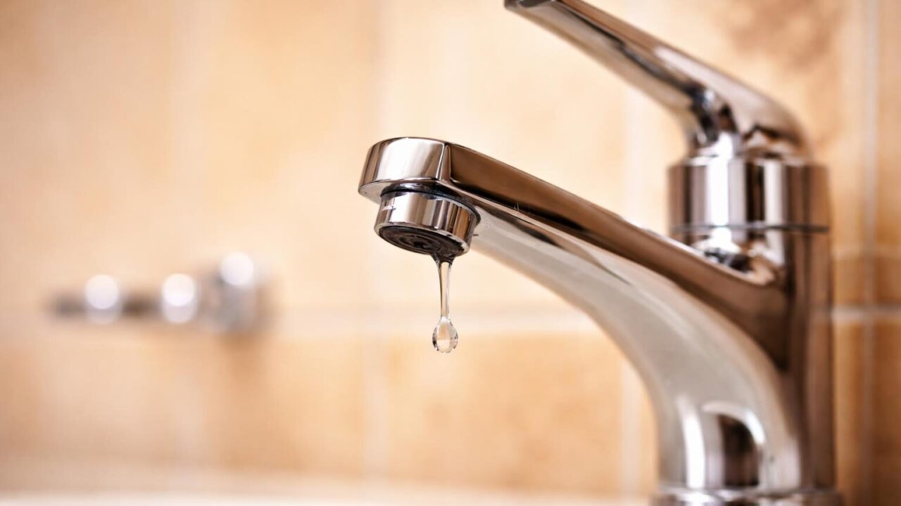 Roma Nord Ovest senz’acqua: la sospensione del servizio idrico mette in crisi i residenti