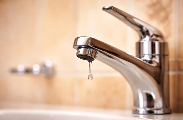 Roma Nord Ovest senz’acqua: la sospensione del servizio idrico mette in crisi i residenti