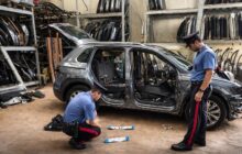 Scoperta officina per auto rubate alla Borghesiana: cinque fermi e un allarme sicurezza