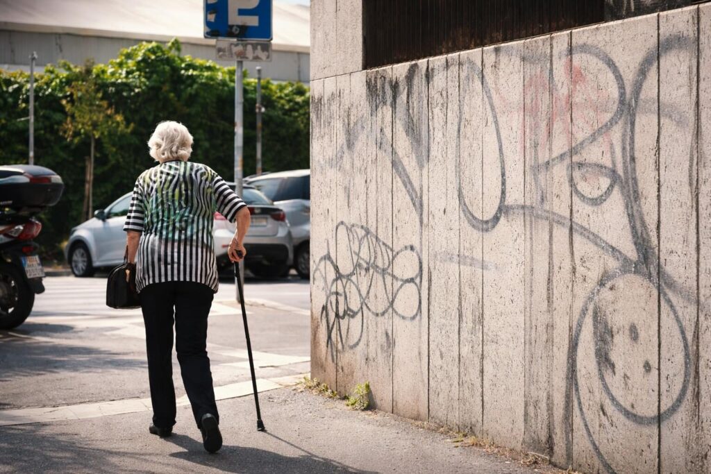 Sfratto di Nonna Pina: Garbatella in Rivolta per la Giustizia Sociale