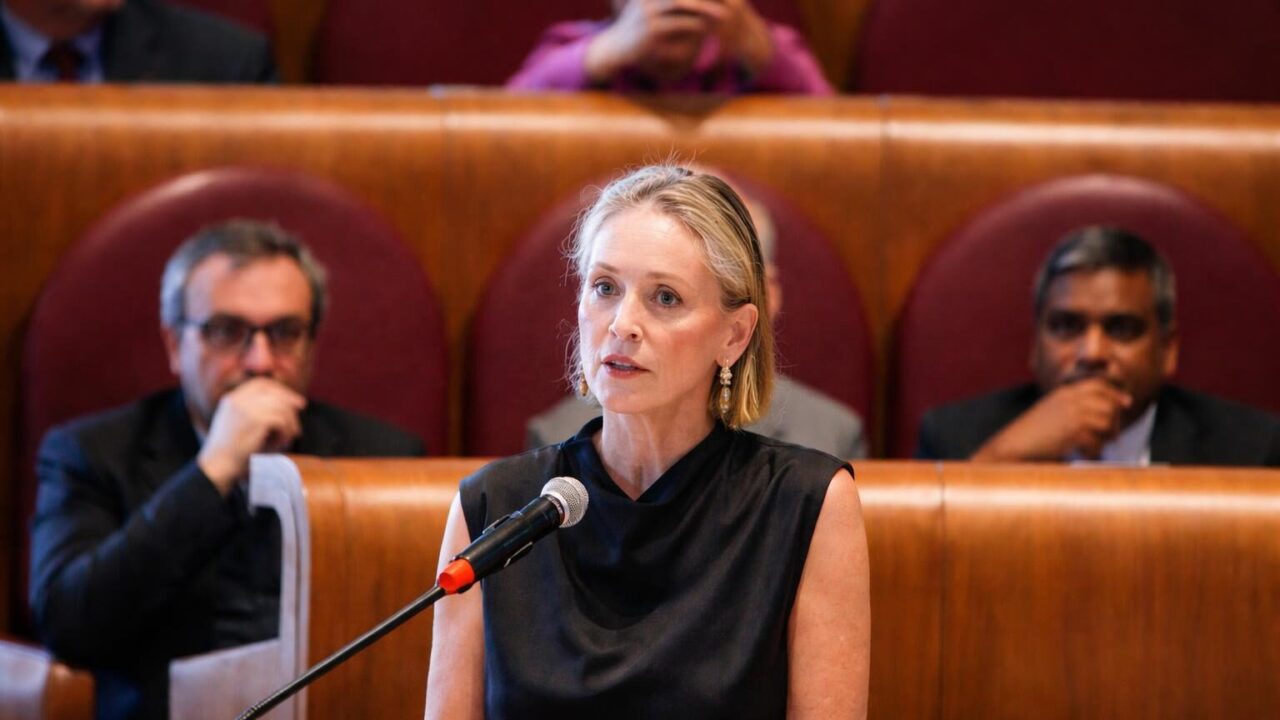 Sharon Stone al Campidoglio: La dignità umana non è un algoritmo, ma chi la difende?