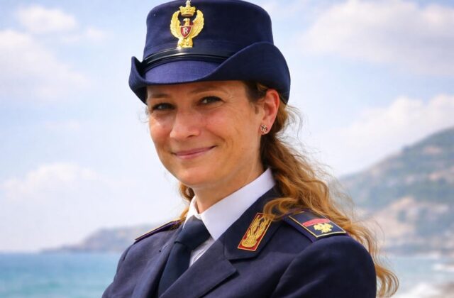 Sperlonga, eroica salvataggio di una poliziotta: due ragazzi in pericolo tra le onde