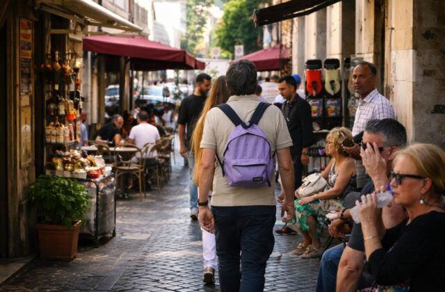 Tavolini selvaggi a Roma: caos e sicurezza a rischio nel centro storico