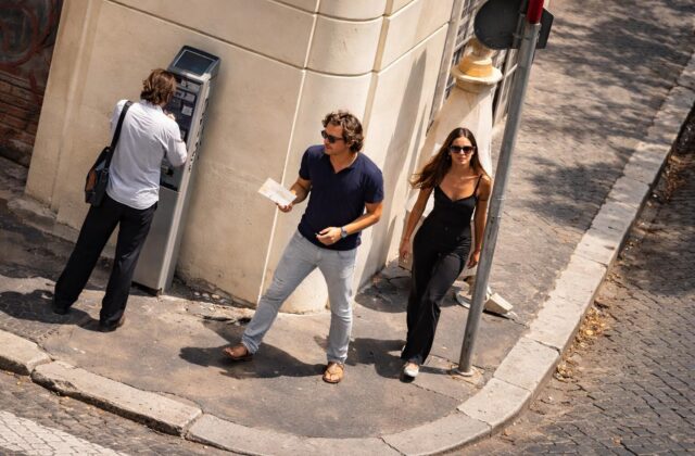 Testaccio in rivolta: McConaughey è un problema o un’opportunità per Roma?