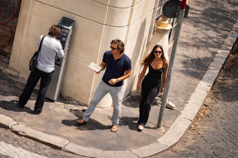 Testaccio in rivolta: McConaughey è un problema o un’opportunità per Roma?