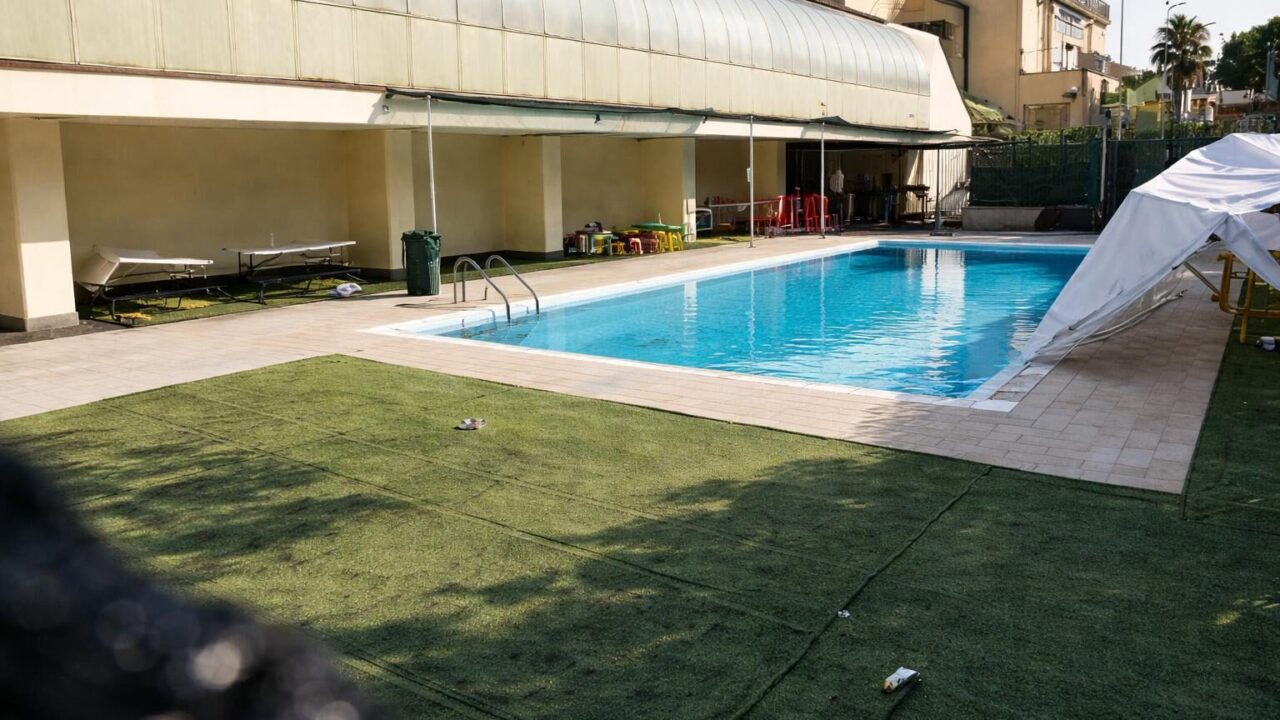 Tragedia a Monterotondo: un bambino annega in piscina, tre indagati per omicidio colposo