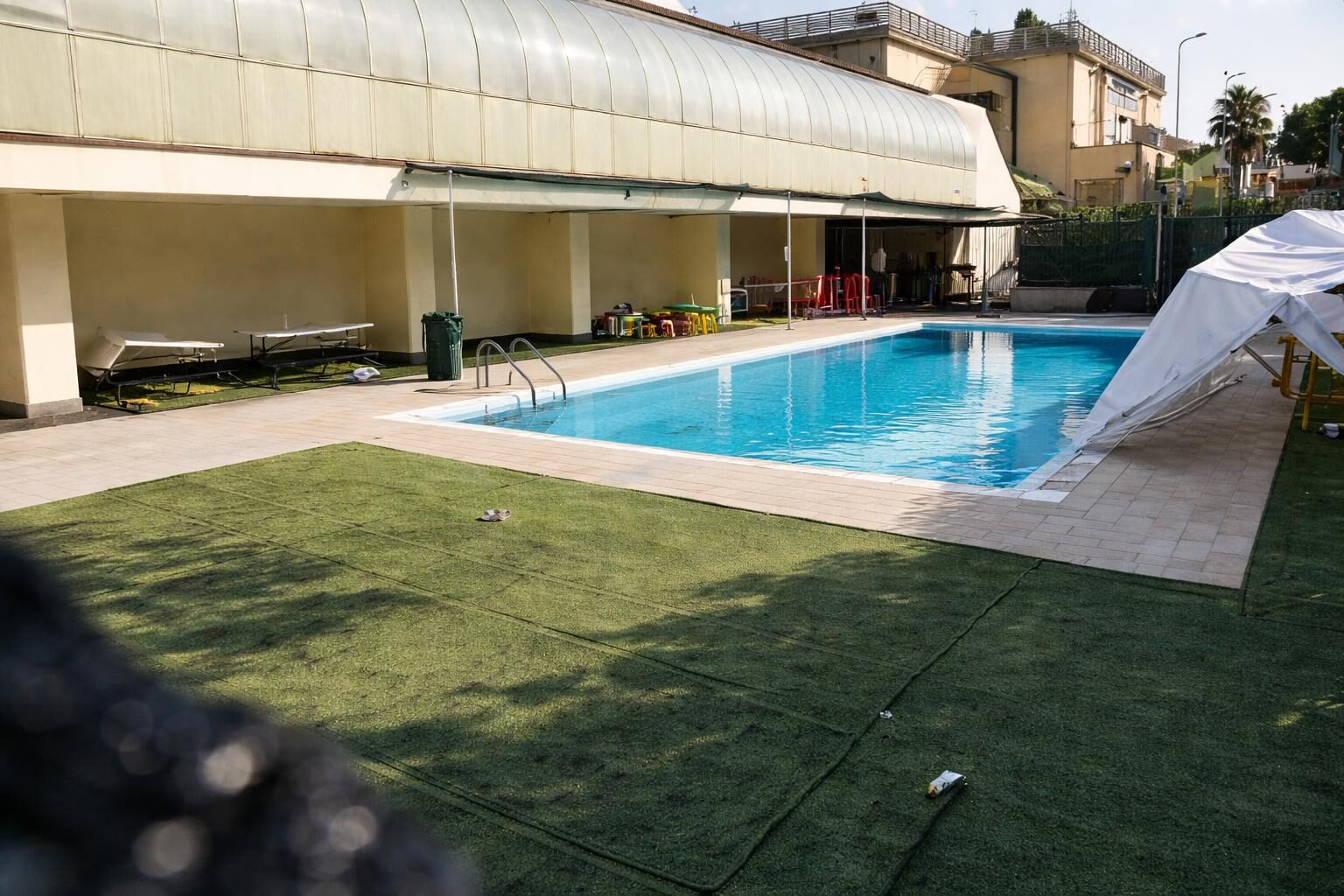 Tragedia a Monterotondo: un bambino annega in piscina, tre indagati per omicidio colposo