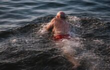 Tragedia a Ostia: un tuffo fatale e le domande su sicurezza in spiaggia